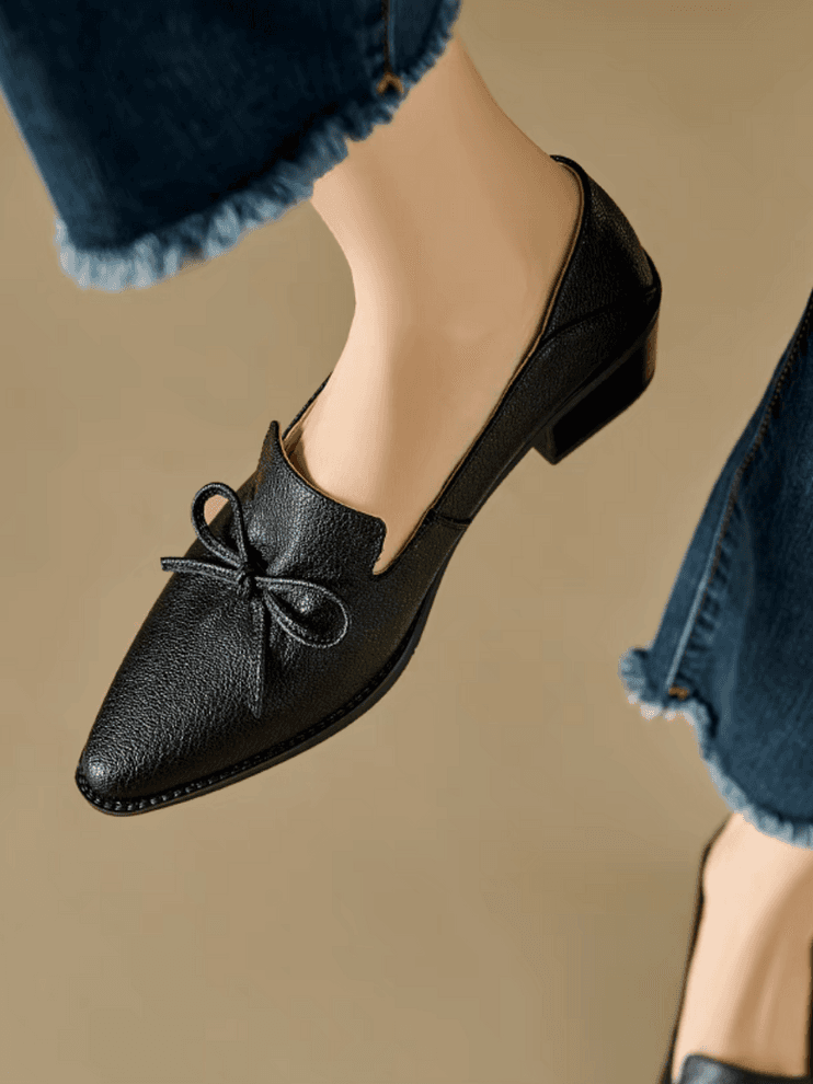 Ribbon embossed lambskin wood heel pointy shoes 5