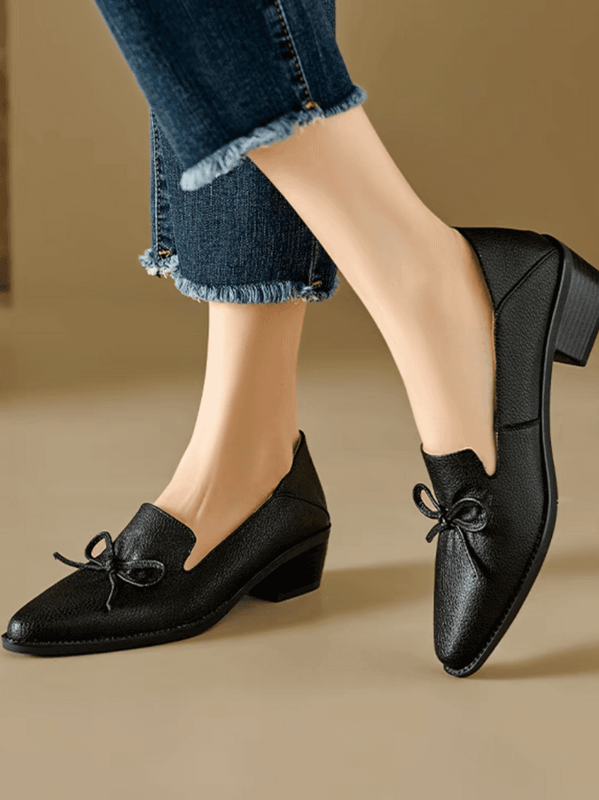 Ribbon embossed lambskin wood heel pointy shoes 4