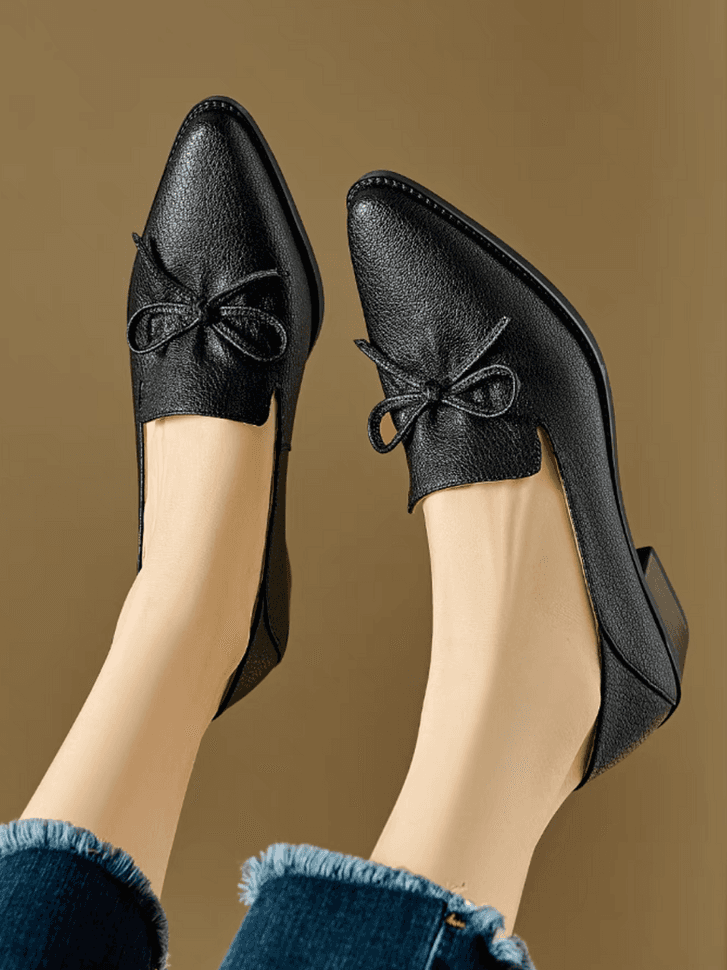 Ribbon embossed lambskin wood heel pointy shoes 1